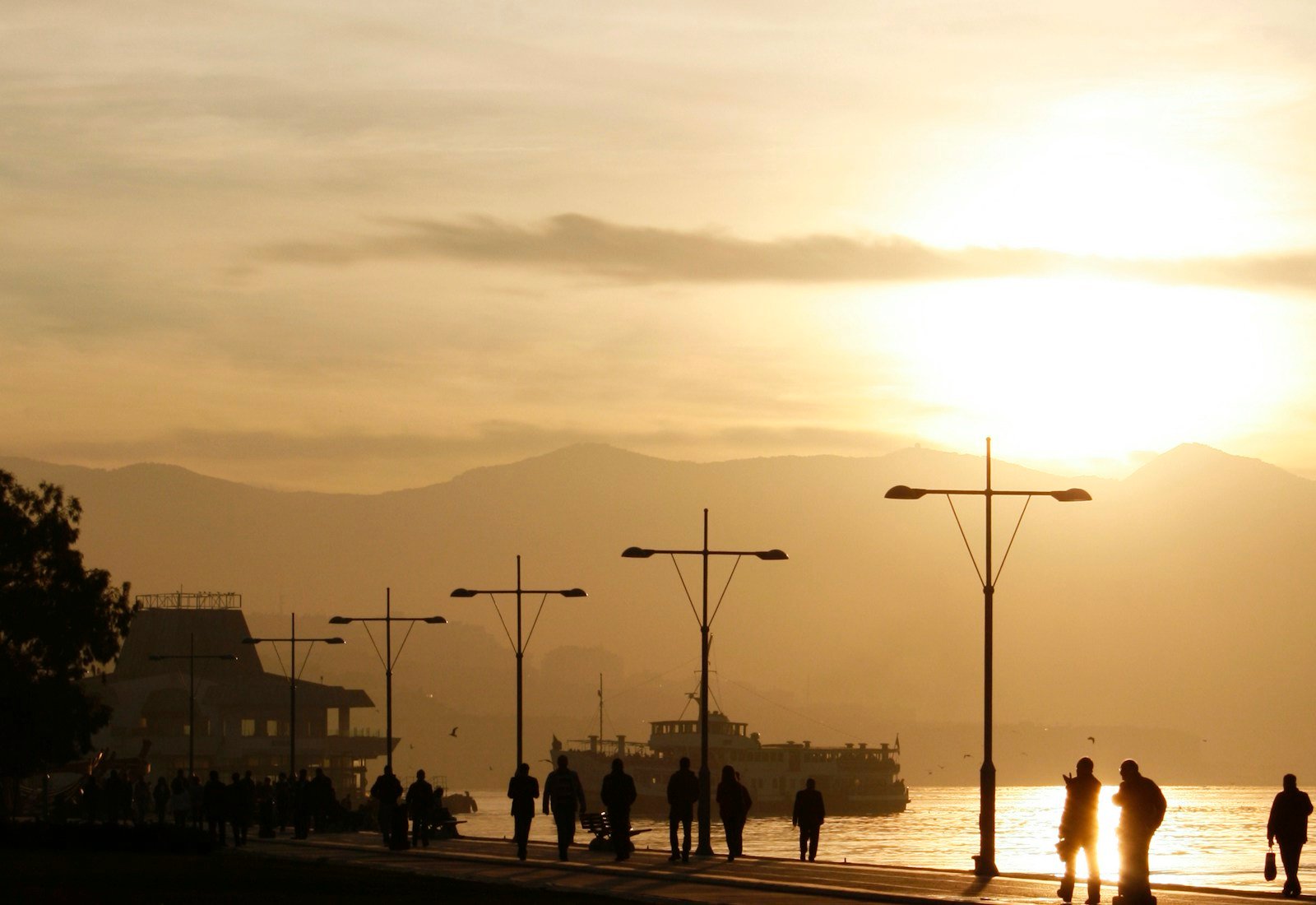 Alsancak Kordon sahili, İzmir